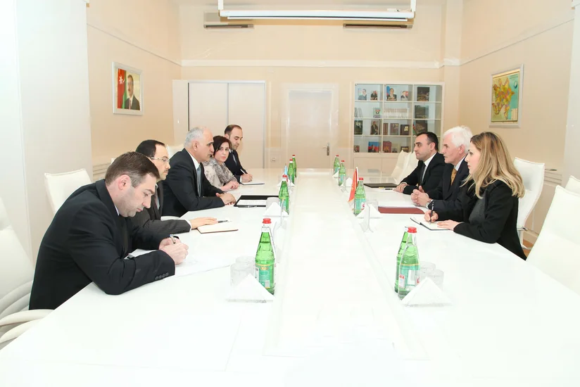 ​Monteneqronun Azərbaycandakı səfiri İqtisadiyyat və Sənaye Nazirliyində olub