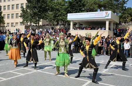 Müdafiə Nazirliyinin xüsusi təyinatlı təhsil müəssisələrində andiçmə mərasimləri keçirilib