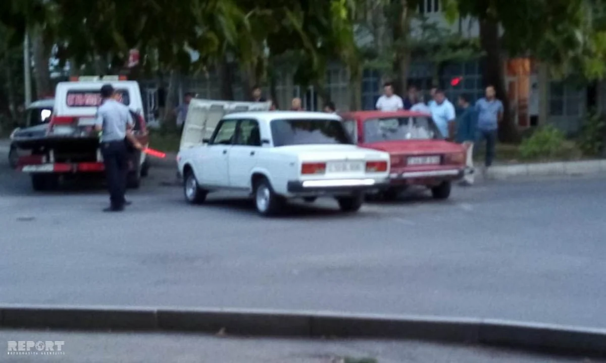 В Мингячевире машина врезалась в дерево