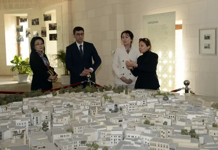 Qırğızıstanın birinci xanımı İçərişəhərdə olub