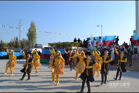 Mingəçevirdə Dövlət Bayrağı günü münasibətilə yürüş keçirilib - FOTO