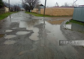 Balakəndə kənd yolu dağılıb, sakinlər şikayətçidir