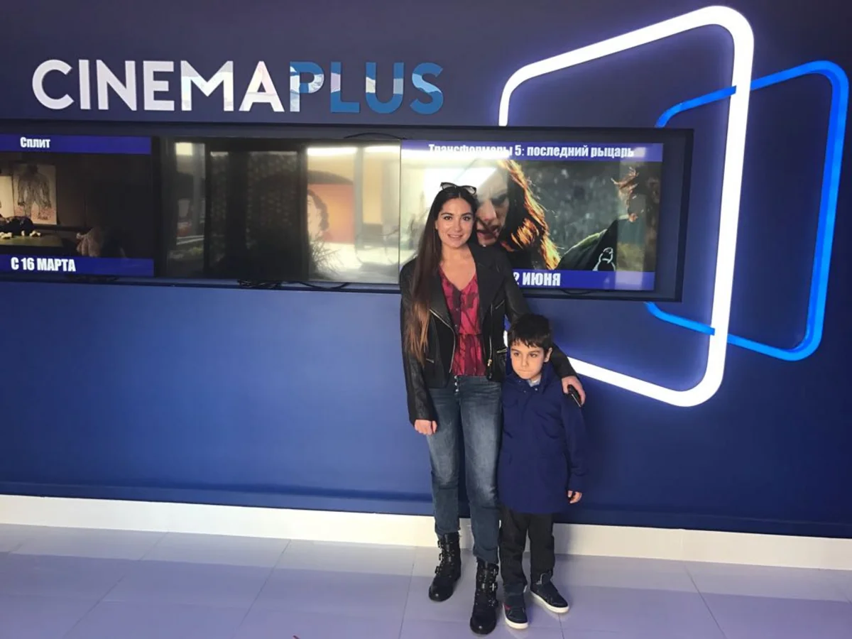Azərbaycan Prezidentinin qızı öz oğlu ilə Cinema Plusda olub