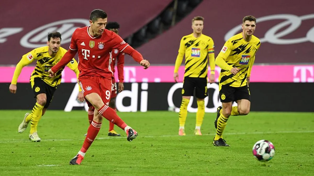 Хет-трик Левандовски принес «Баварии» победу над «Боруссией»