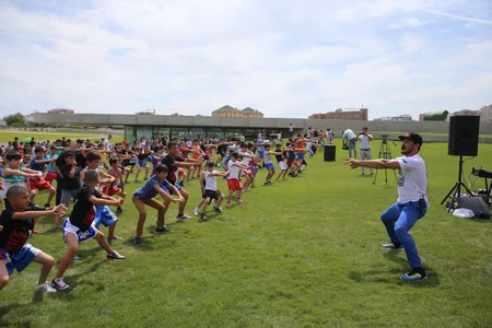 Zabit Səmədov Heydər Əliyev Mərkəzinin parkında master klass keçib