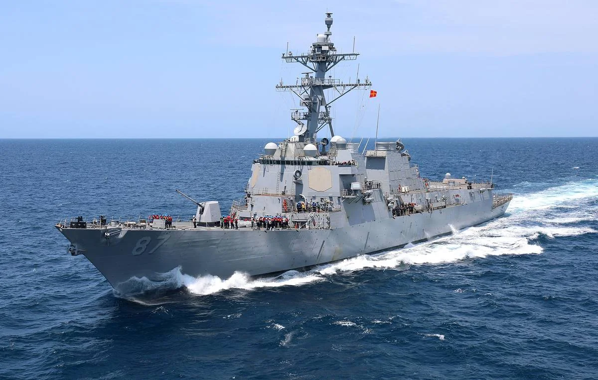 Эсминец ВМС США сбил летевший к нему беспилотник на юге Красного моря