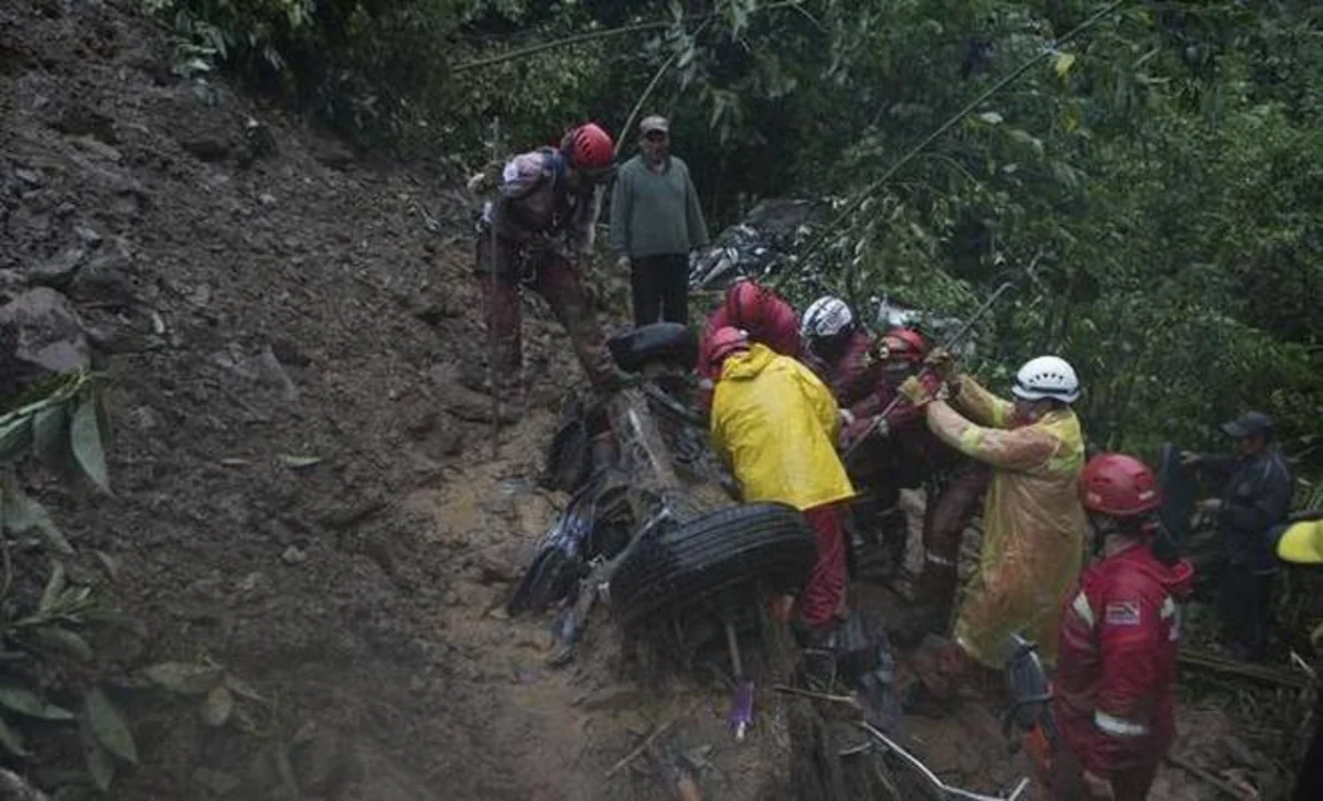 Landslide in Bolivia claims 16 lives - VIDEO