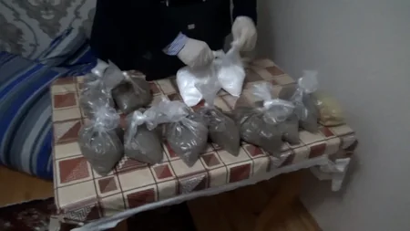Polis əməliyyatlar keçirib, 22 nəfər saxlanılıb, 40 kq narkotik götürülüb