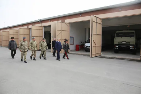 Fuad Nəcəfli Əlahiddə Ümumqoşun Orduda olub, xidmət şəraiti ilə maraqlanıb