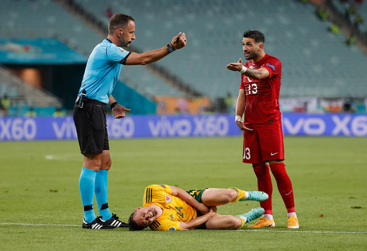 Türkiyəli futbolçu: Xalqımızdan üzr istəyirik