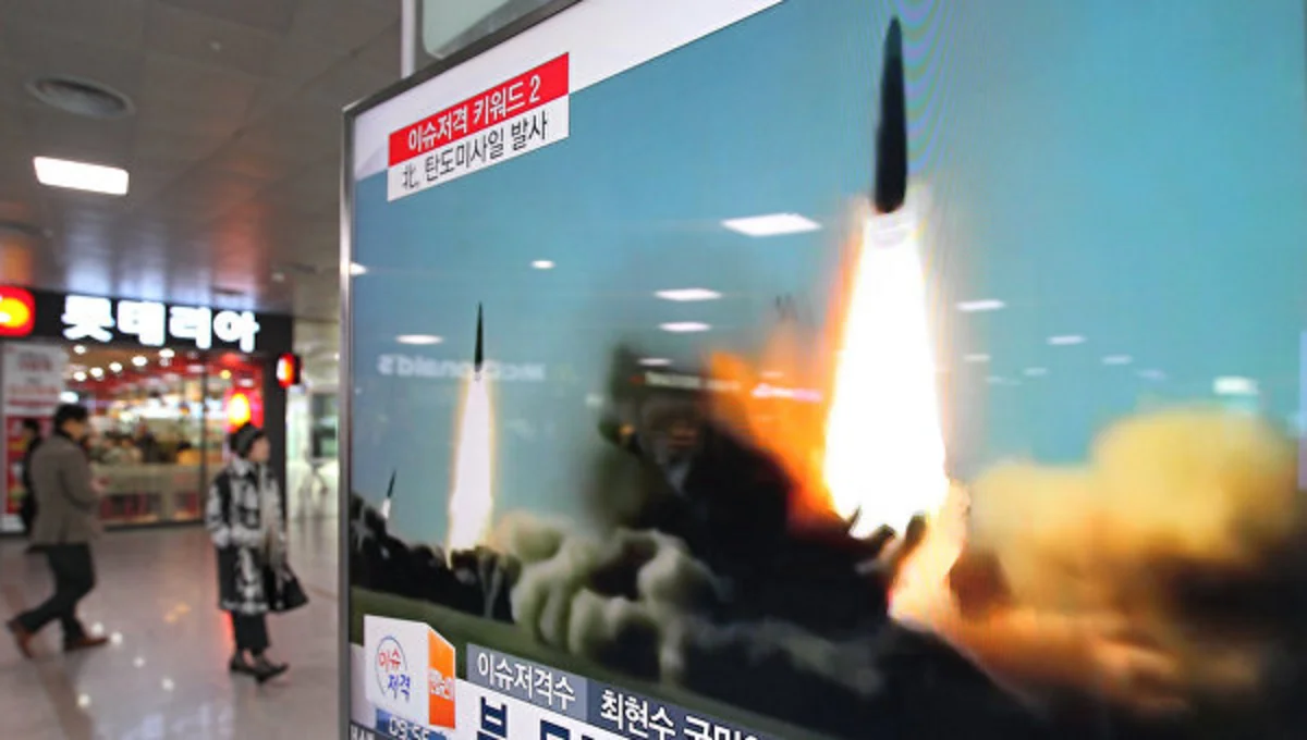 ​KXDR orta mənzilli iki ballistik raketini sınaqdan çıxarıb