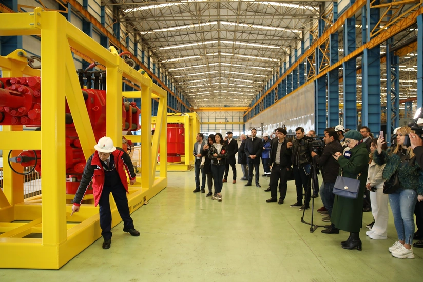 Azərbaycan ilk dəfə stasionar dəniz platforma kranının istehsalına başlayıb