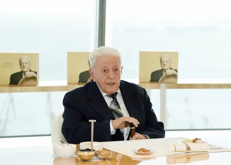 ​Azərbaycanın birinci xanımı Mehriban Əliyeva xalq artisti ilə görüşüb