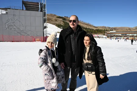 Prezident Şahdağ Turizm Kompleksindəki “Lakeside” hotelində aparılan işlərlə və “Xizək klubu” binasının tikintisi ilə tanış olub - YENİLƏNİB-2