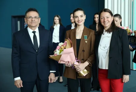 Mədət Quliyev gimnastları təltif edib
