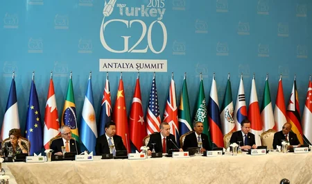 Prezident İlham Əliyev G20-nin zirvəsi çərçivəsində təşkil edilən işçi naharda iştirak edib