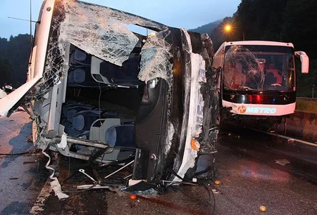 Türkiyənin Bolu şəhərində iki avtobusun toqquşması nəticəsində 6 nəfər ölüb, 37 sərnişin yaralanıb