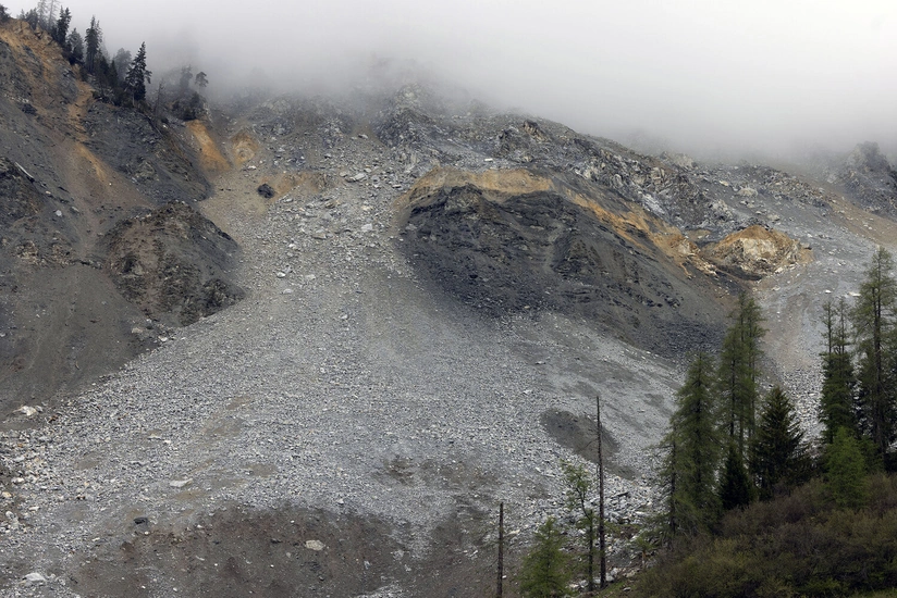 Çində torpaq sürüşməsi nəticəsində 30-dan çox insan itkin düşüb