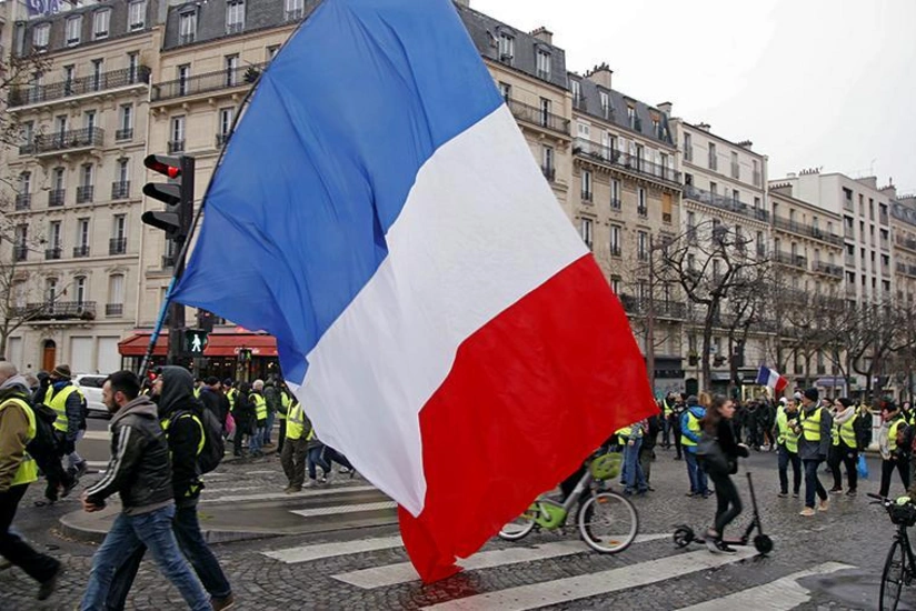 В акциях протеста во Франции приняли участие 84 тыс. желтых жилетов