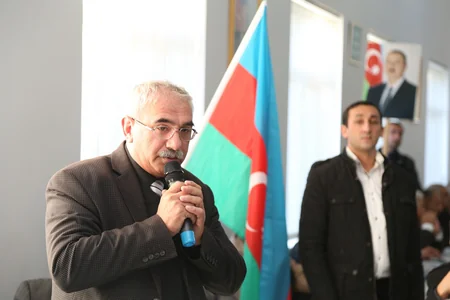 ​Deputatlığa namizəd Rövnəq Abdullayev Bakının Keşlə qəsəbəsində seçicilərlə görüşüb