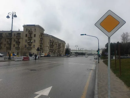 Bakıda yol hərəkətinin təşkili ilə bağlı daha bir layihə icra edilib