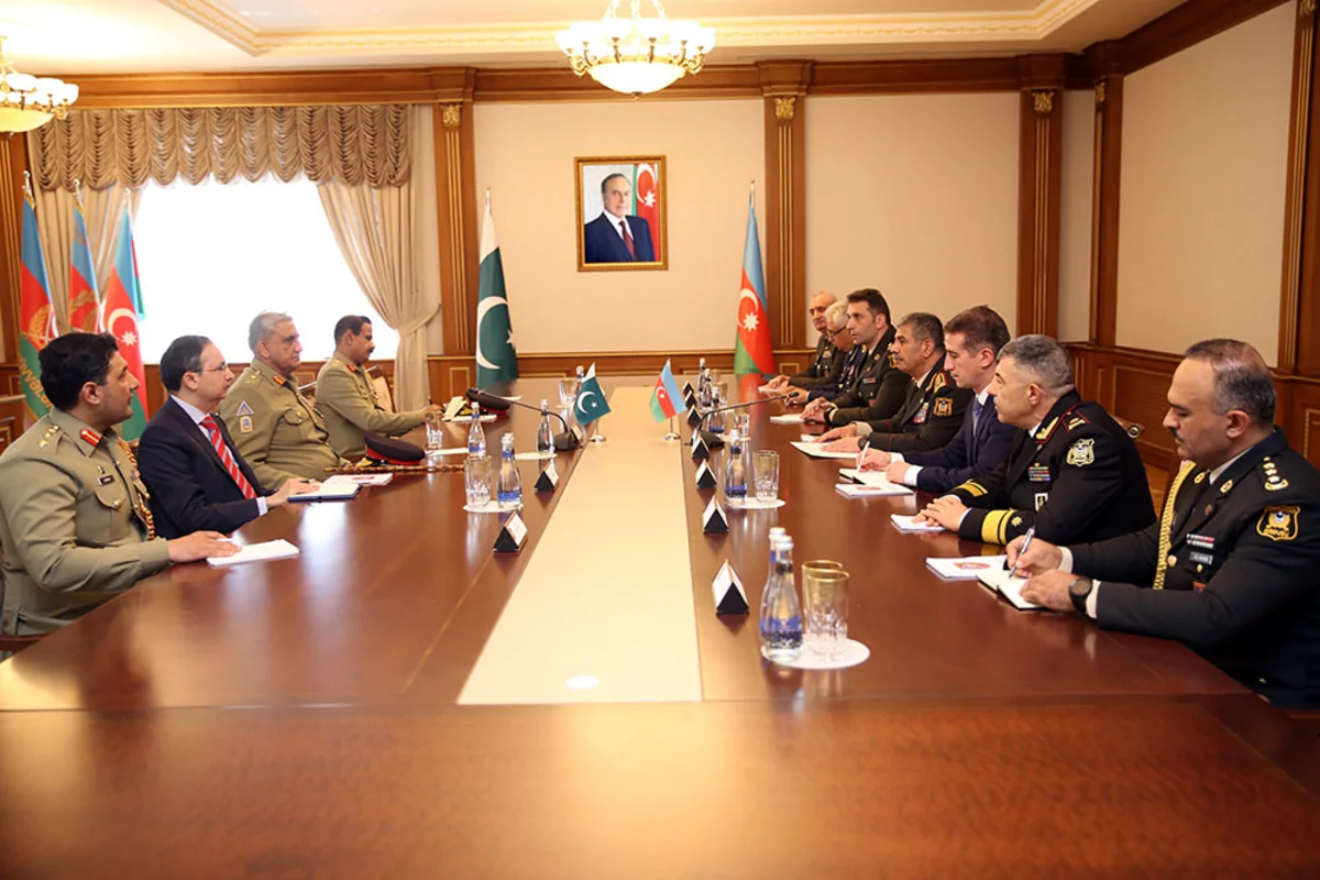 Azerbaijani Defense Minister meets with Chief of Pakistani Army Staff 