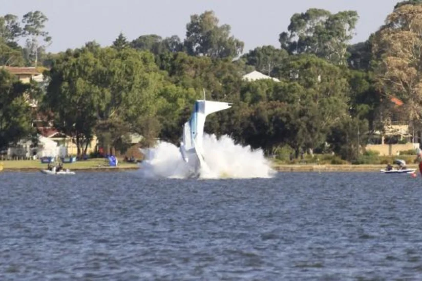 В Австралии на авиашоу разбился самолет на глазах у зрителей - ВИДЕО