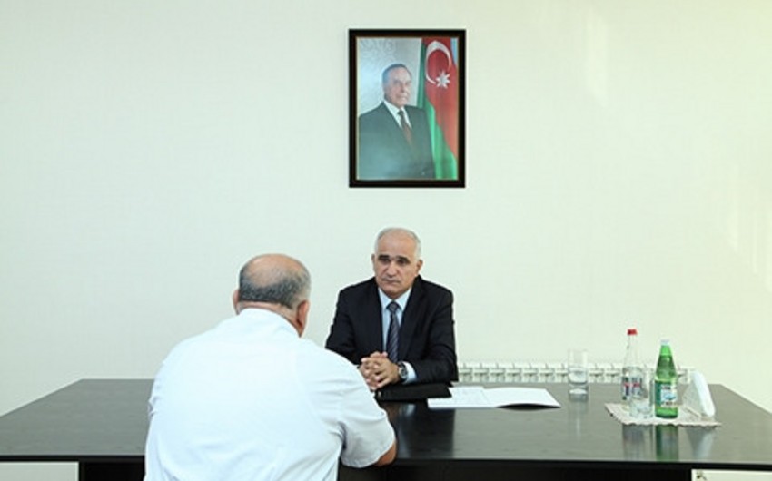 ​İqtisadiyyat və sənaye naziri Qusarda vətəndaşlarla görüşüb