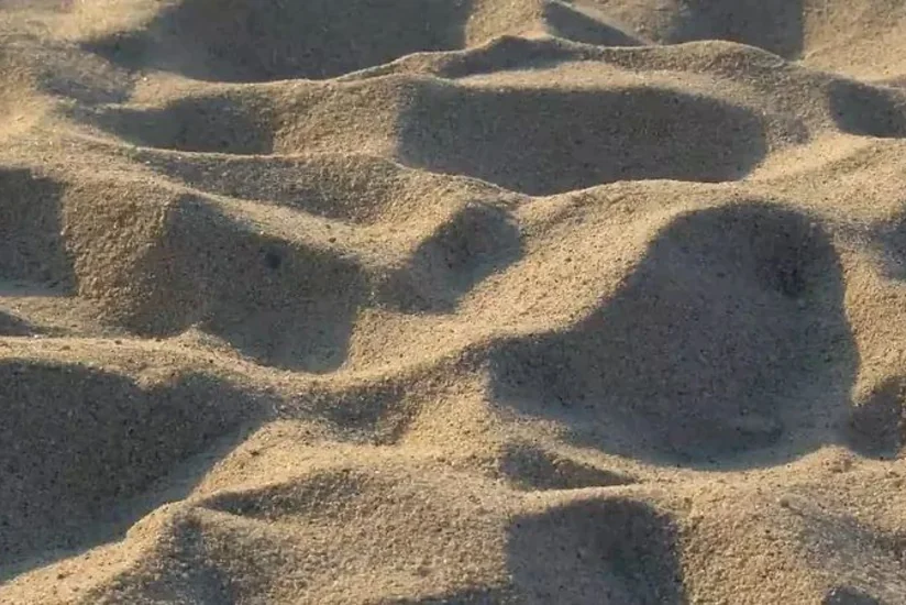 Azerbaijan resumes sand imports from UK