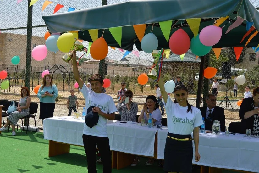 Valideyn himayəsindən məhrum olunan məktəblilər arasında yarış keçirilib