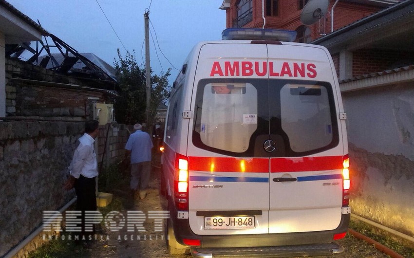 Balakəndə üzərinə benzin tökərək özünü yandıran şəxs Bakıdakı klinikalardan birinə göndərilib - YENİLƏNİB