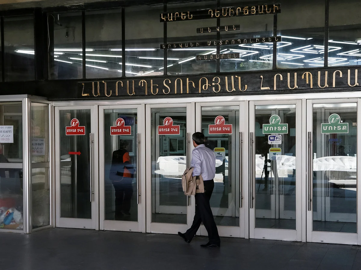 Yerevan metrosu işini bərpa edib