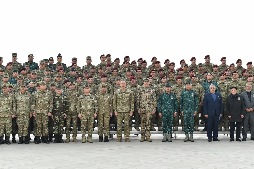 Hərbçilərə yüksək hərbi mükafatlar təqdim edilib