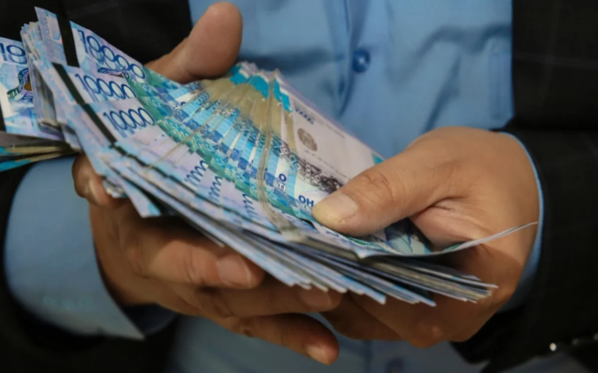 В Казахстане 14 человек под видом полицейских получали взятки у предпринимателей