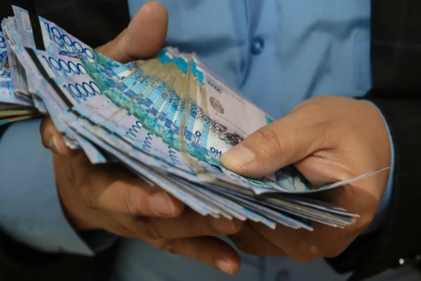 В Казахстане 14 человек под видом полицейских получали взятки у предпринимателей