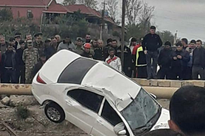 В Бейлагане автомобиль упал в коллектор, есть погибший