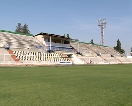 ​Gəncə şəhər stadionunda oturacaqların yenilənməsinə başlanılıb