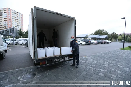 SOCAR Sumqayıtdakı aztəminatlı ailələrə və ahıl vətəndaşlara ərzaq yardımı edir - VİDEO