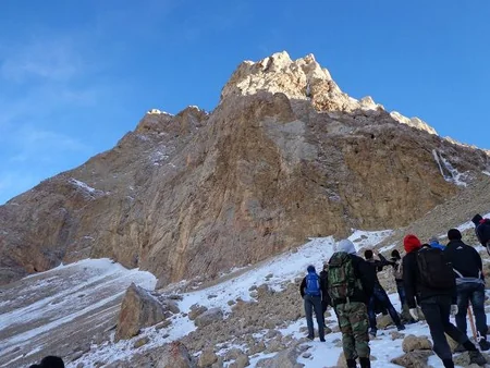 Heydər zirvəsinə kütləvi yürüşlər davam edir