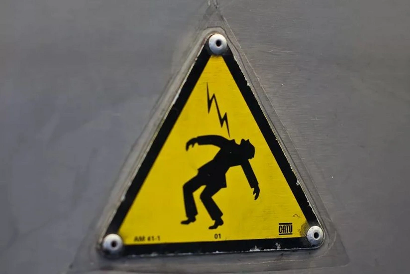 Gədəbəydə orta yaşlı kişini cərəyan vuraraq öldürüb - YENİLƏNİB