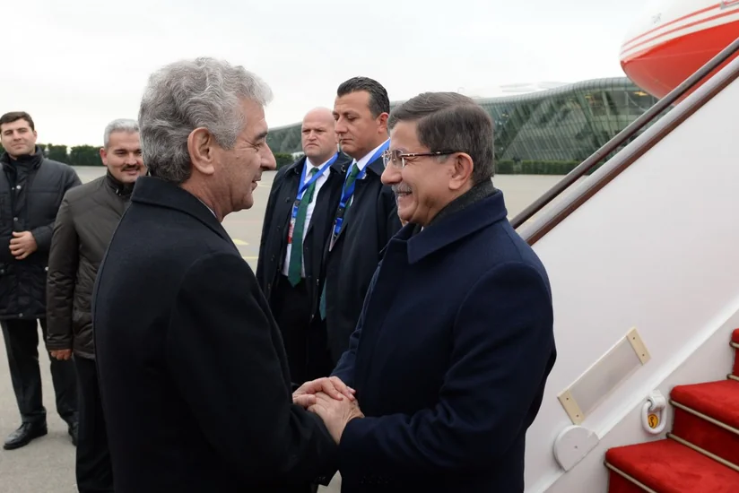 Премьер-министр Турции прибыл в Азербайджан
