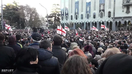 Saakaşvili Tbilisidə aksiya keçirən etirazçıları təslim olmamağa çağırıb - FOTO