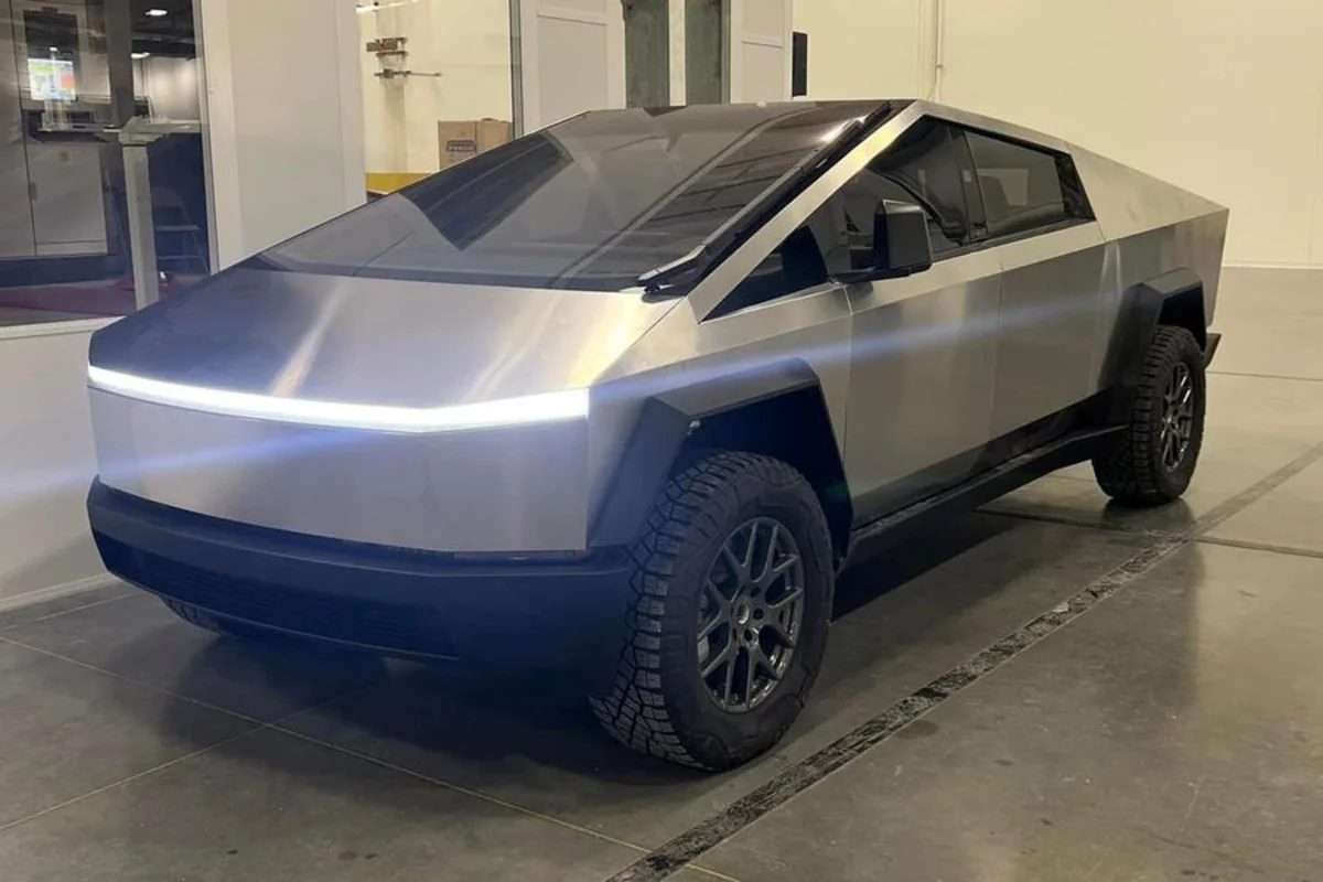 Tesla построила первый Cybertruck после двухлетней задержки