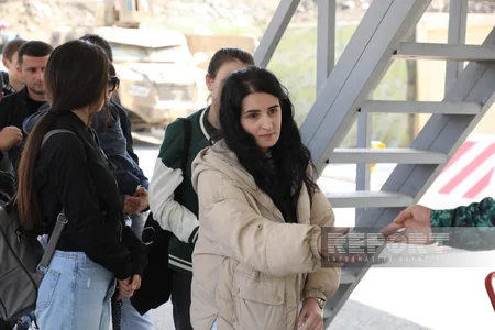 People of Armenian origin freely pass through Lachin border checkpoint 