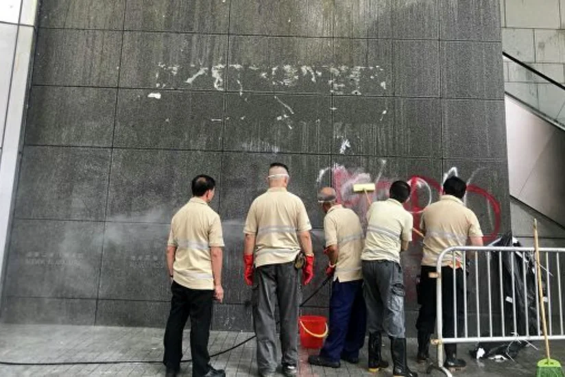 Демонстранты в Гонконге прекратили блокаду штаб-квартиры полиции