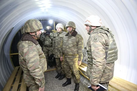 Министр обороны Азербайджана проверил состояние боеготовности передовых подразделений