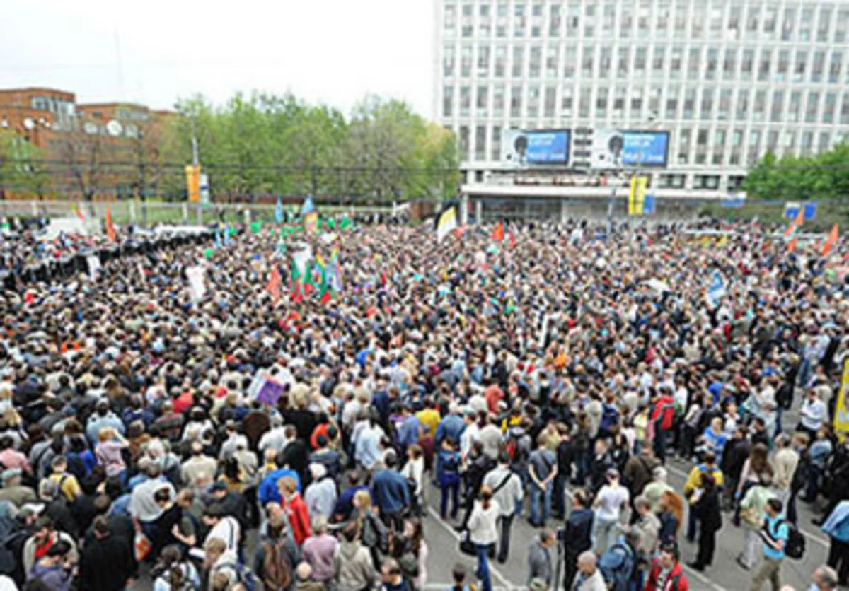 ​Rusiya əhalisinin gəlirləri sürətlə azalır