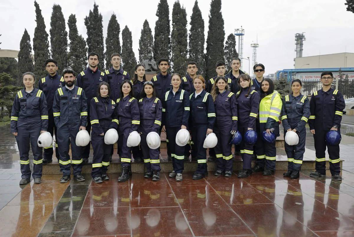 Könüllülər Heydər Əliyev adına Neft Emalı Zavoduna səfər ediblər