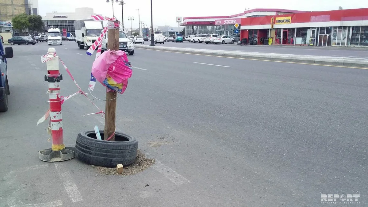 Babək prospektində yolun çökməsi səbəbindən daha bir avtomobil qəzaya uğrayıb
