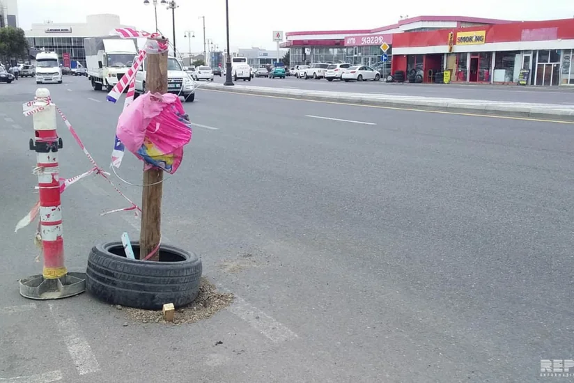 В Баку на проспекте Бабека просела дорога, поврежден автомобиль